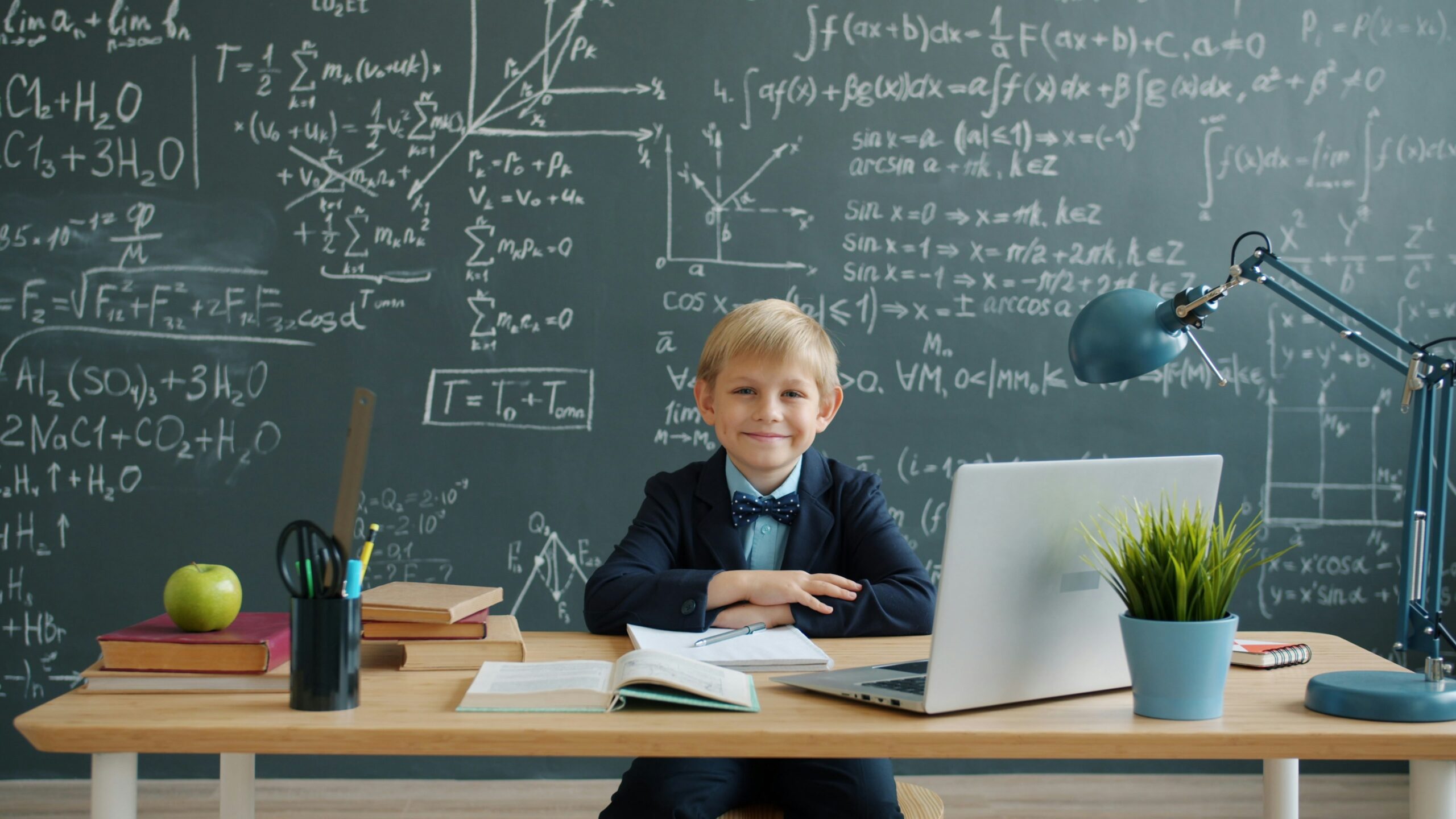 Smarter Classrooms: How AI and Digital Marketing Are Transforming Learning